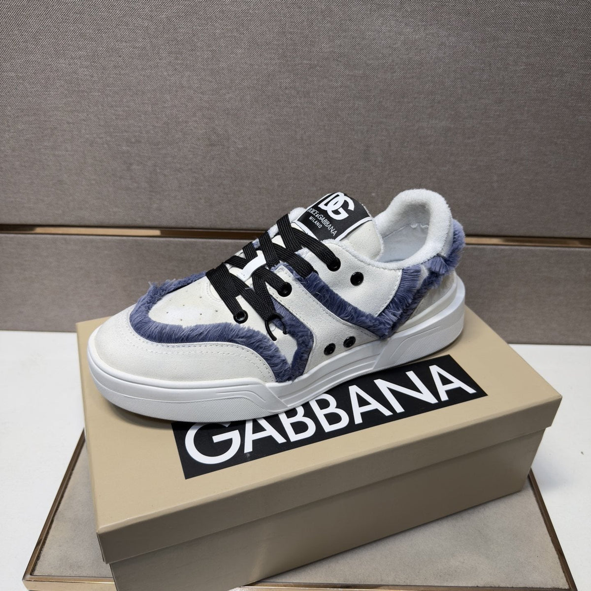 Dolce & Gabbana White & Navy Low-Top Sneakers — side