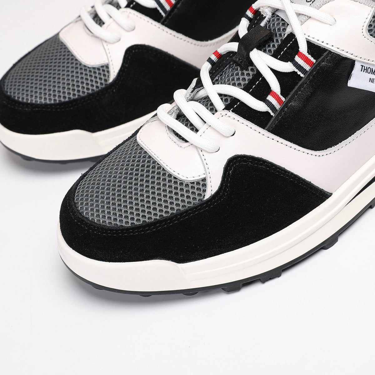 Thom Browne White Navy Panel Low-Top Sneakers — detail