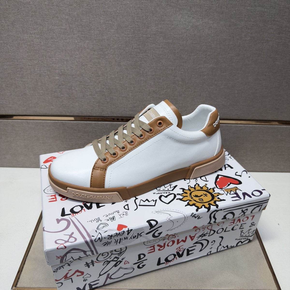Dolce & Gabbana White Black Low-Top Sneakers — front