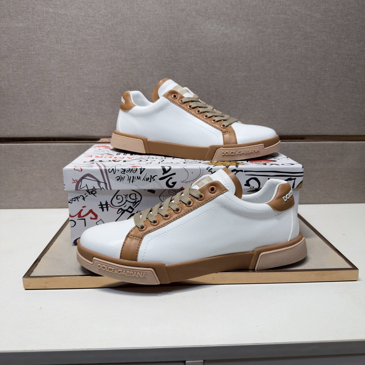 Dolce & Gabbana White Black Low-Top Sneakers — model